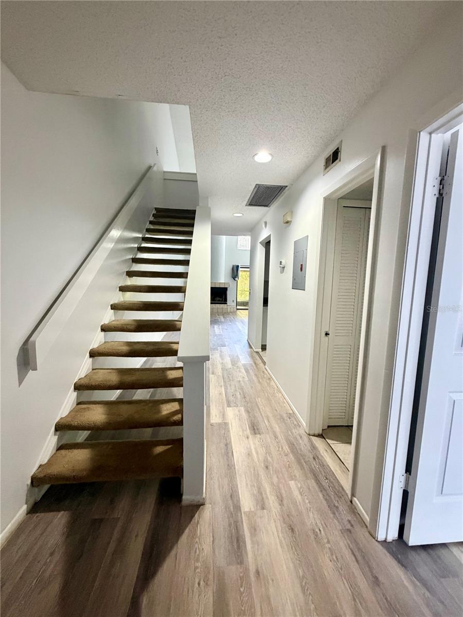 498 CLUB DR, WINTER SPRINGS, FL — photo 3