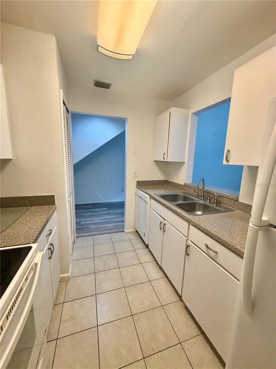 498 CLUB DR, WINTER SPRINGS, FL — photo 9