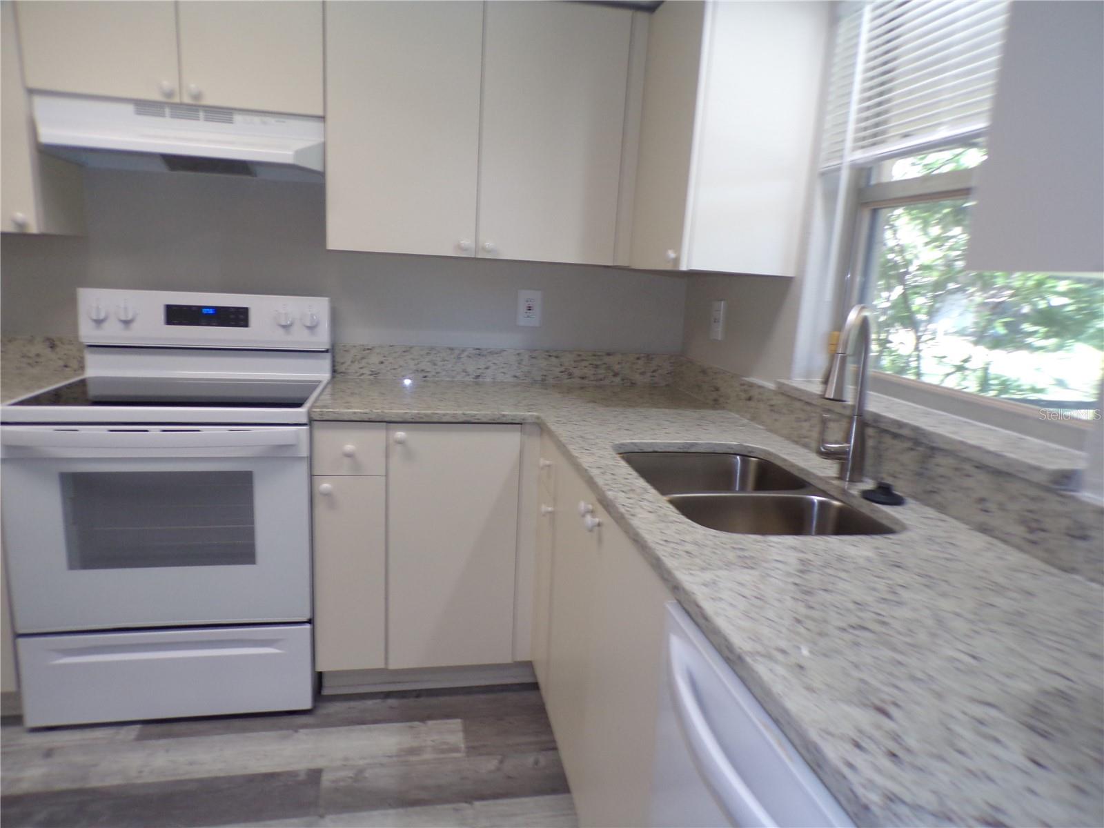 1088 MELVILLE RD #A, PUNTA GORDA, FL — photo 2