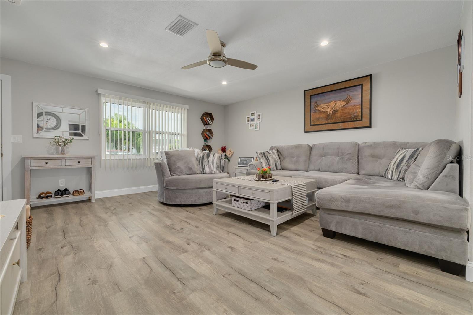 802 MINDY CT #802, LARGO, FL — photo 12