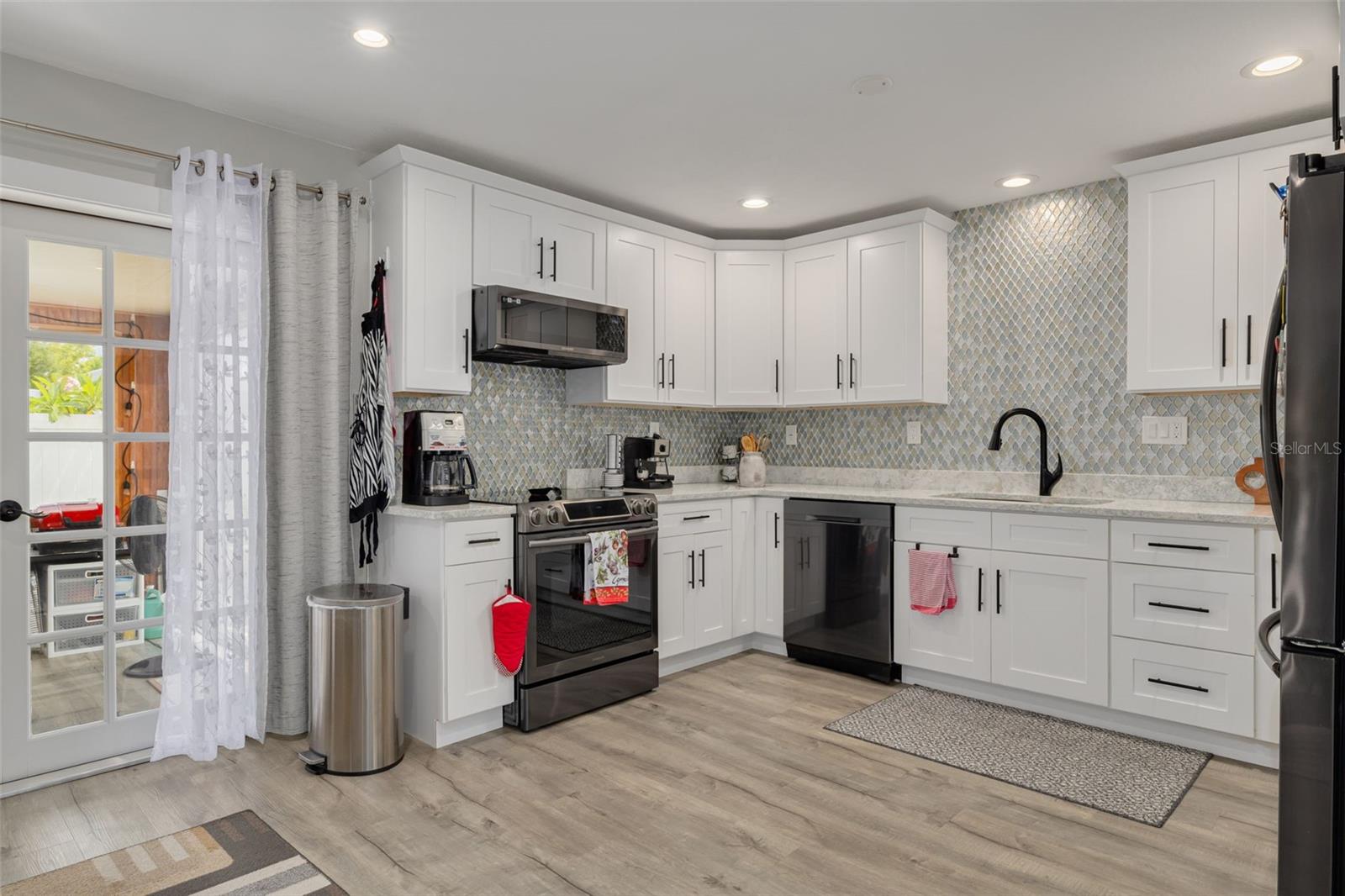 802 MINDY CT #802, LARGO, FL — photo 14