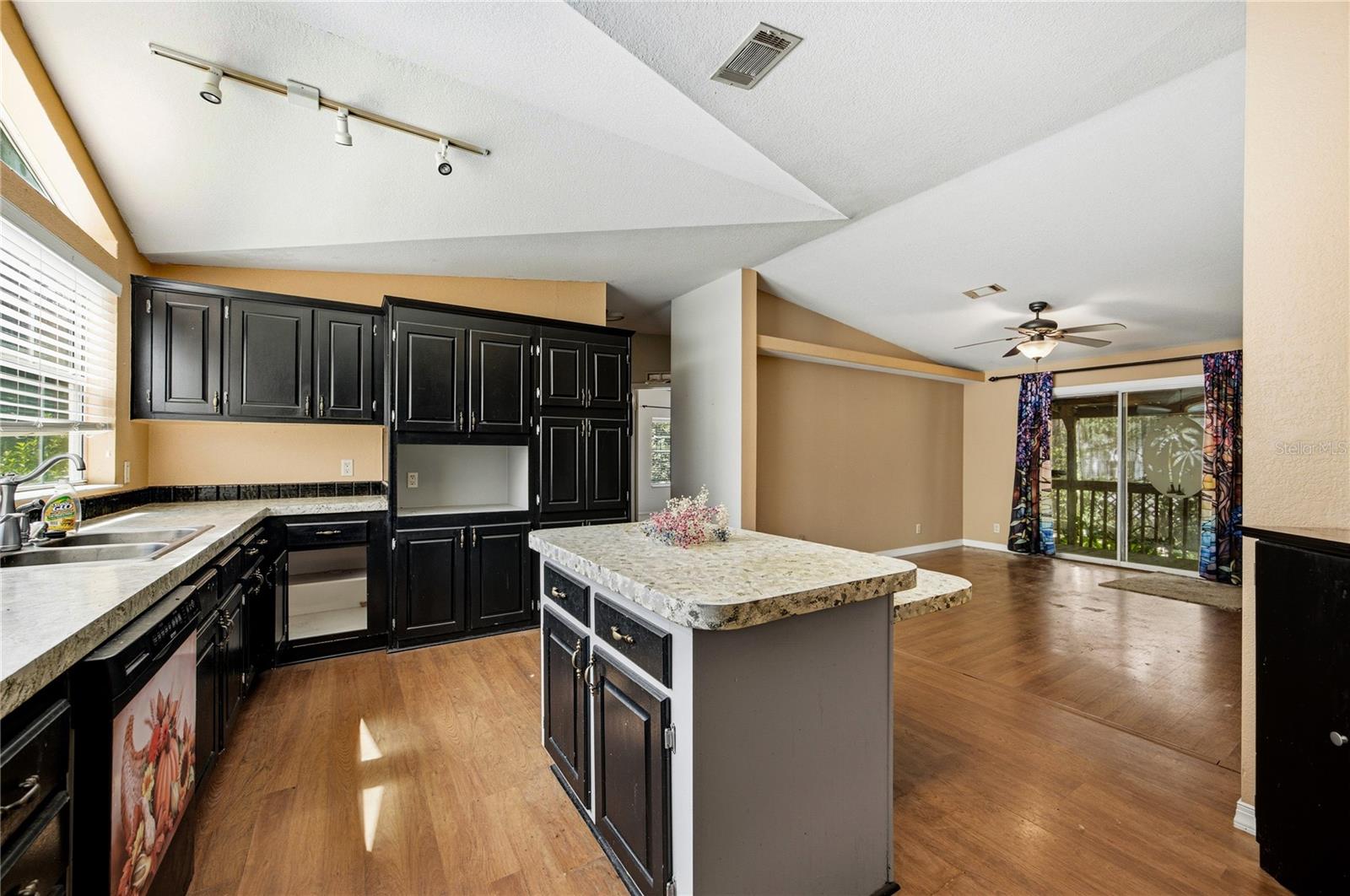 819 LENORE AVE, INTERLACHEN, FL — photo 7
