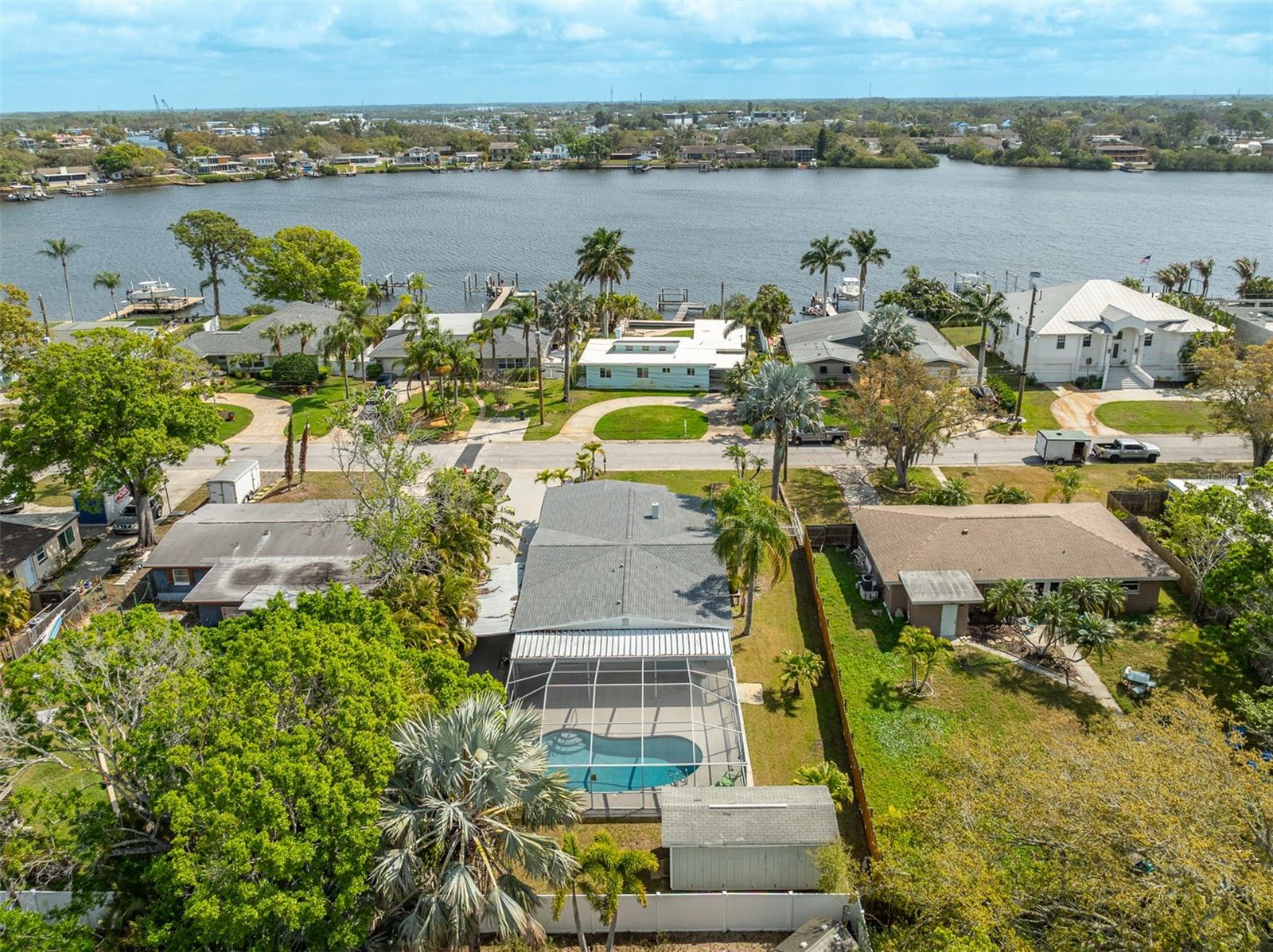 711 BAYSHORE DR, TARPON SPRINGS, FL — photo 2