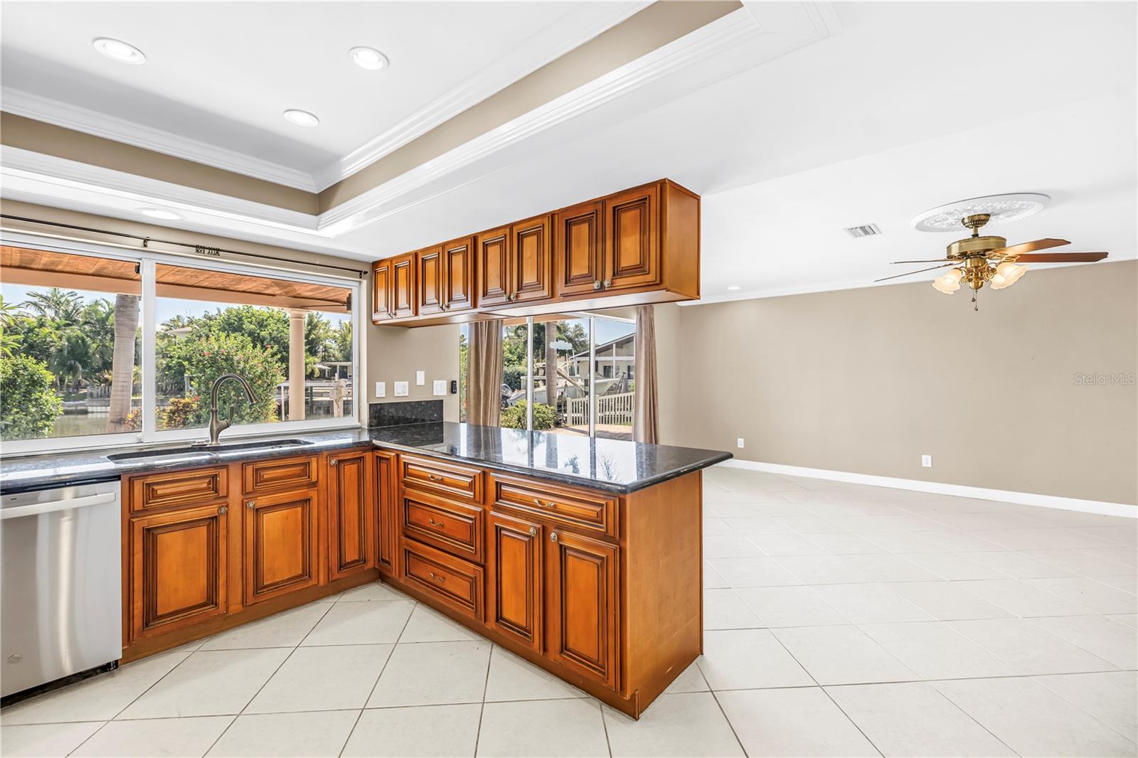 1820 TANGLEWOOD DR NE, ST PETERSBURG, FL — photo 10