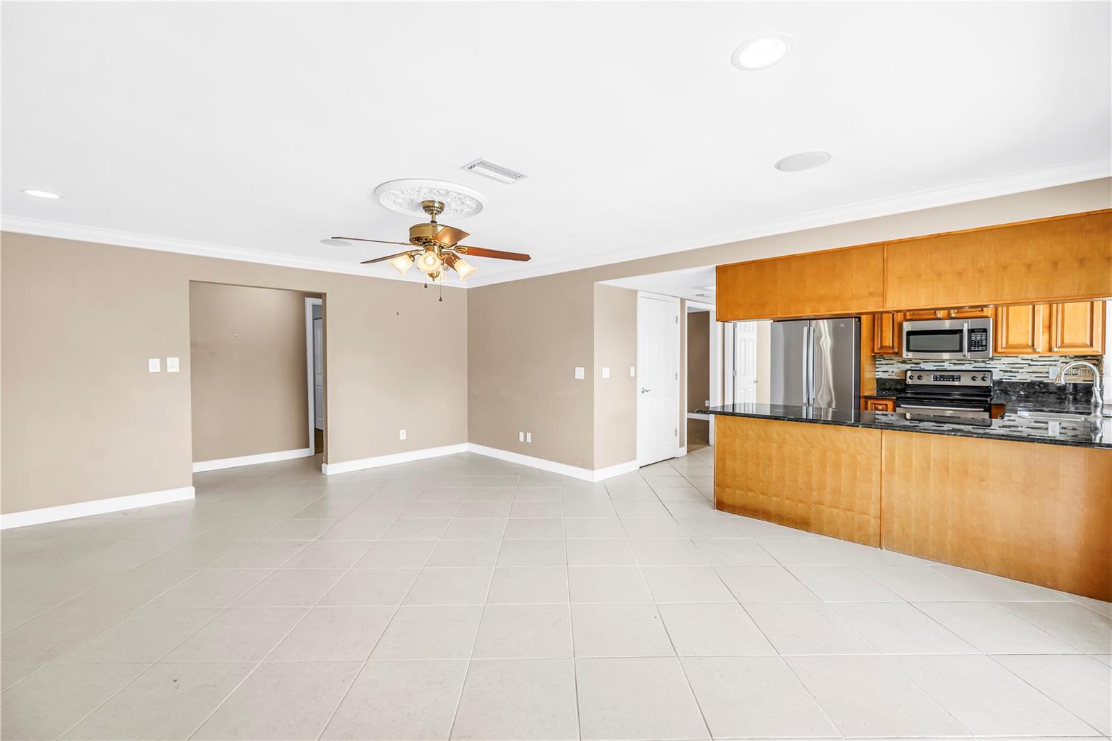 1820 TANGLEWOOD DR NE, ST PETERSBURG, FL — photo 11