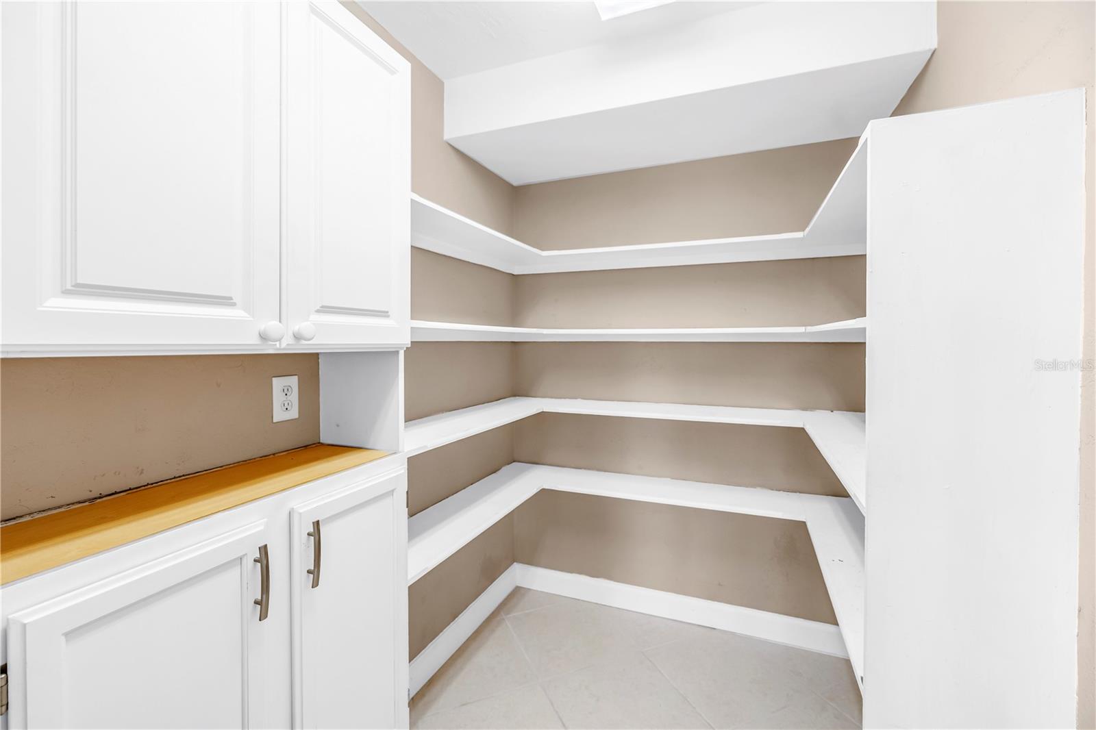 1820 TANGLEWOOD DR NE, ST PETERSBURG, FL — photo 12