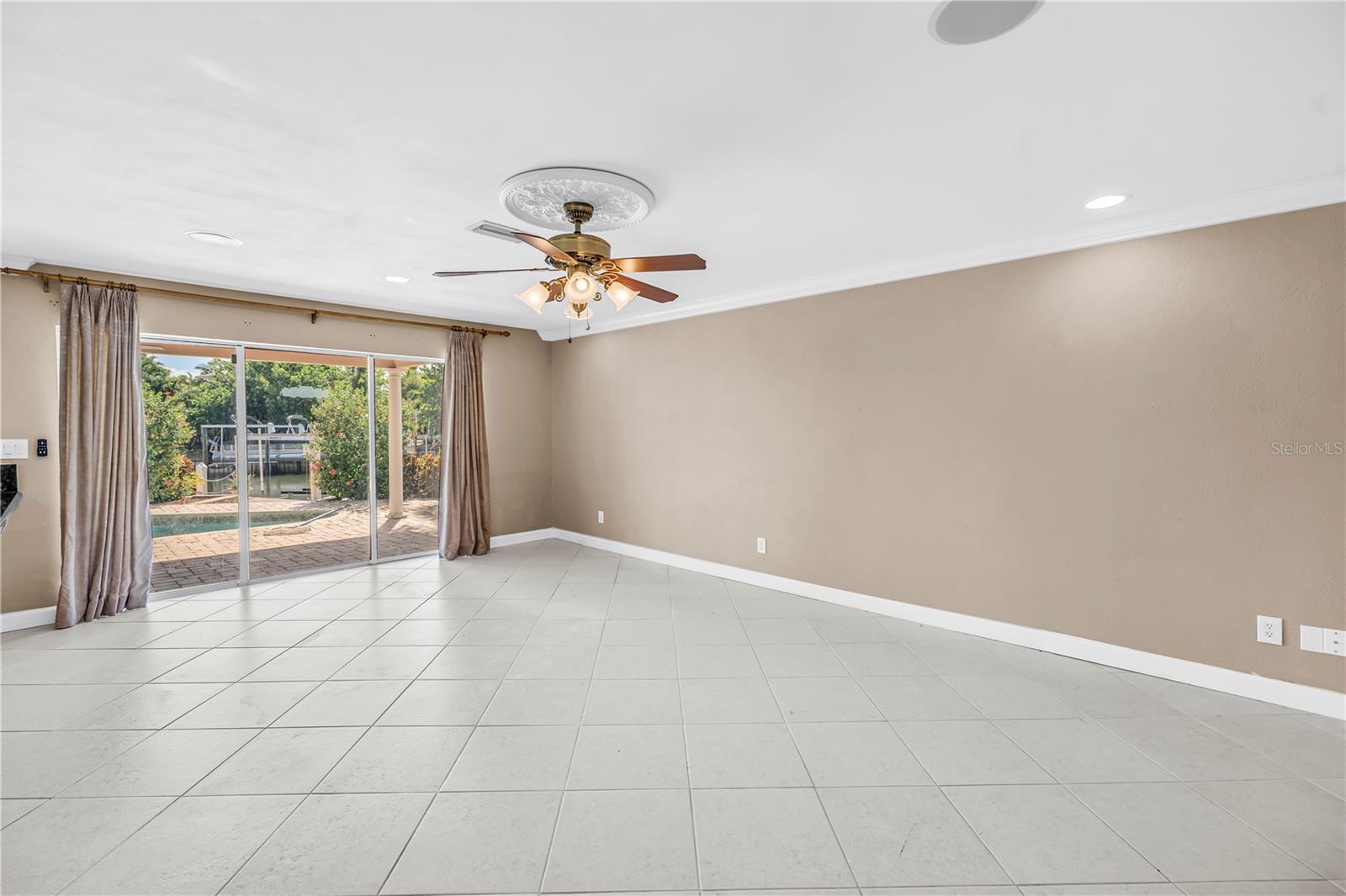 1820 TANGLEWOOD DR NE, ST PETERSBURG, FL — photo 20