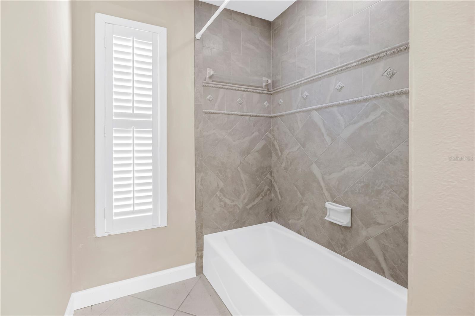 1820 TANGLEWOOD DR NE, ST PETERSBURG, FL — photo 27