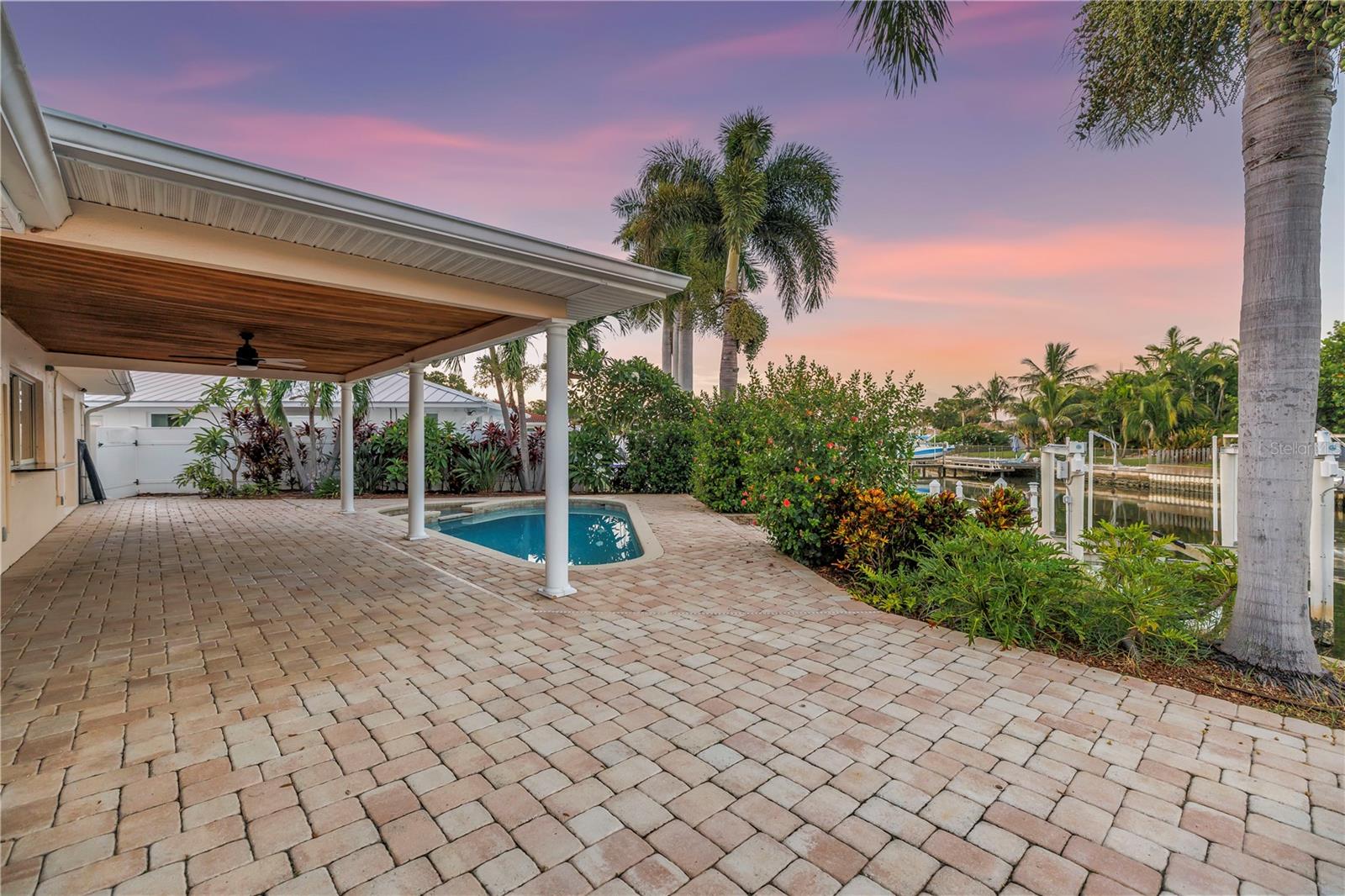1820 TANGLEWOOD DR NE, ST PETERSBURG, FL — photo 33