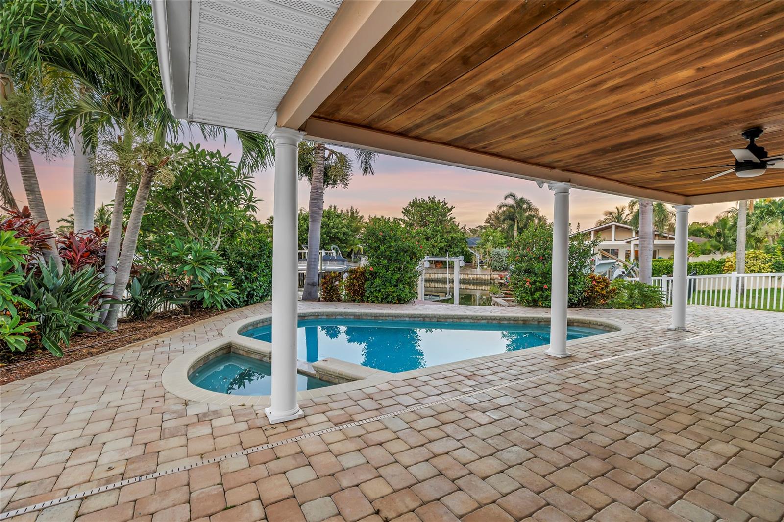 1820 TANGLEWOOD DR NE, ST PETERSBURG, FL — photo 36