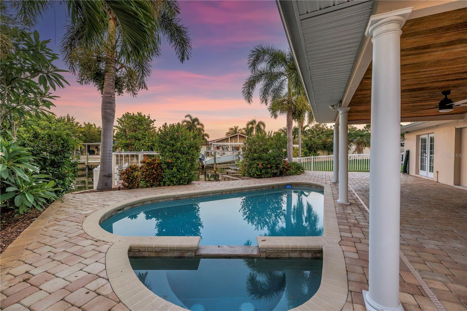 1820 TANGLEWOOD DR NE, ST PETERSBURG, FL — photo 3