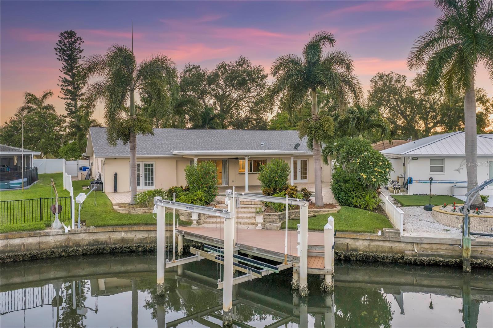 1820 TANGLEWOOD DR NE, ST PETERSBURG, FL — photo 37