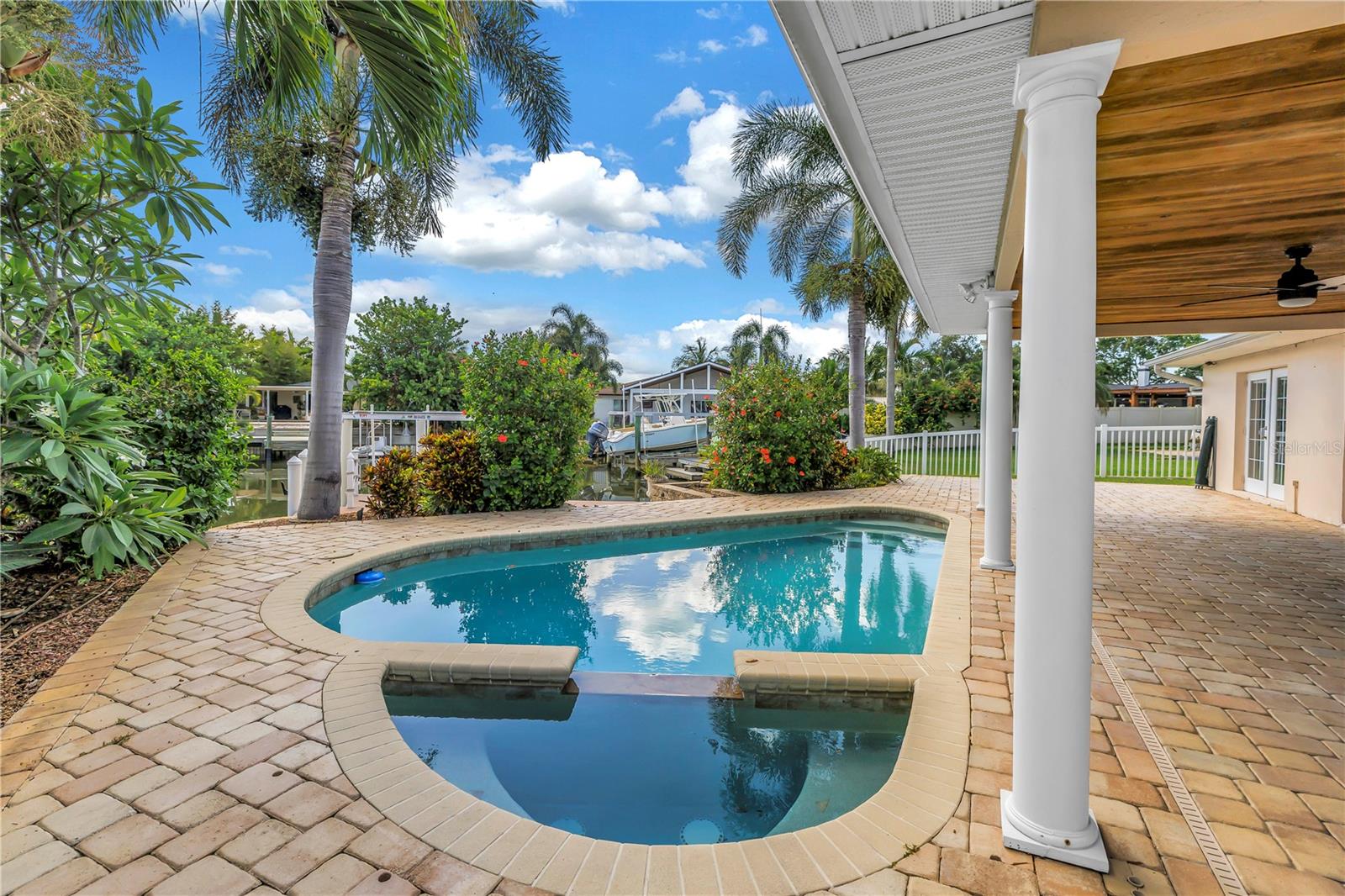 1820 TANGLEWOOD DR NE, ST PETERSBURG, FL — photo 38