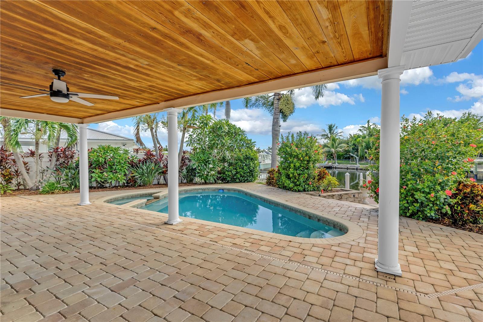 1820 TANGLEWOOD DR NE, ST PETERSBURG, FL — photo 39