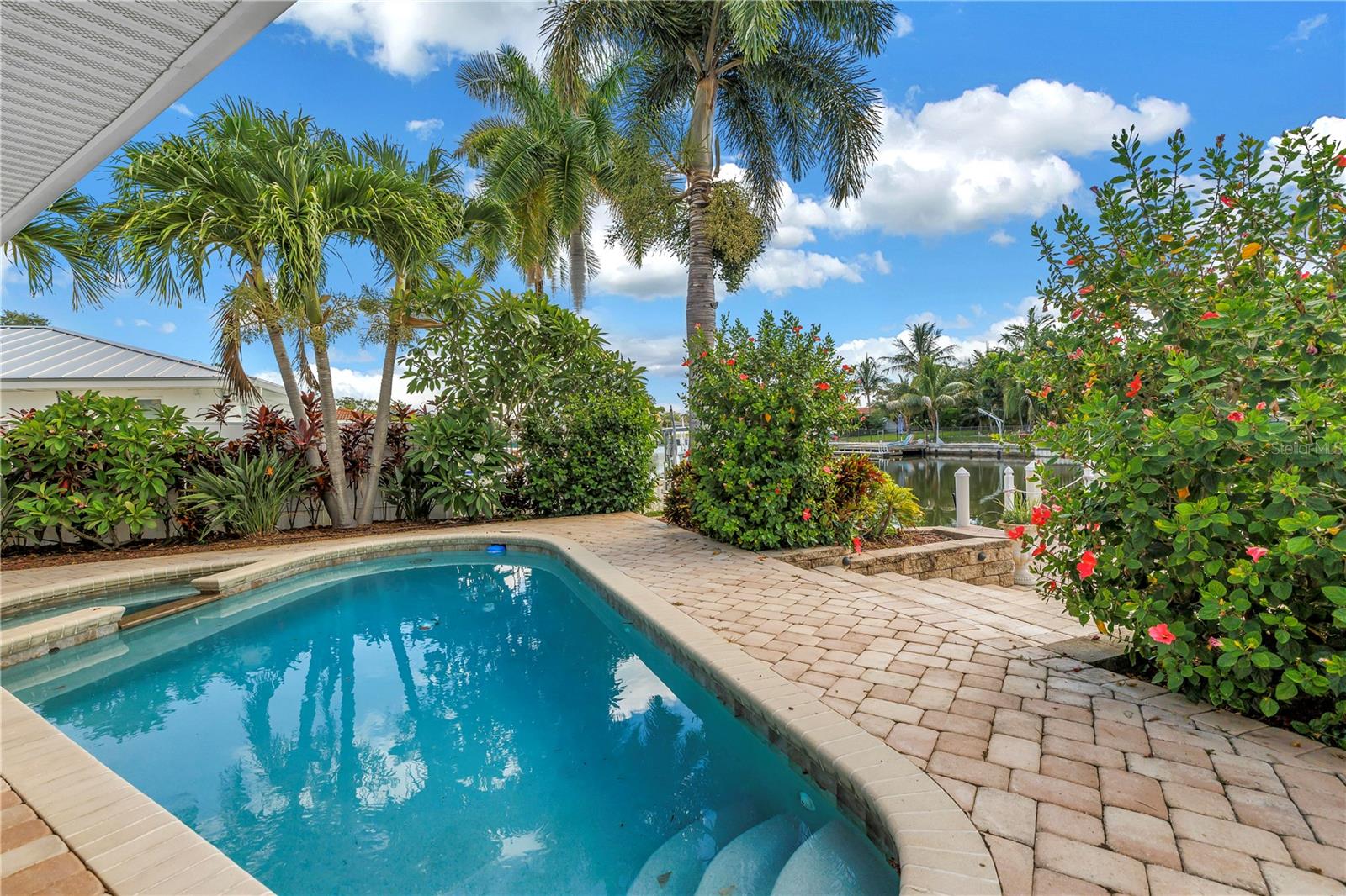 1820 TANGLEWOOD DR NE, ST PETERSBURG, FL — photo 40