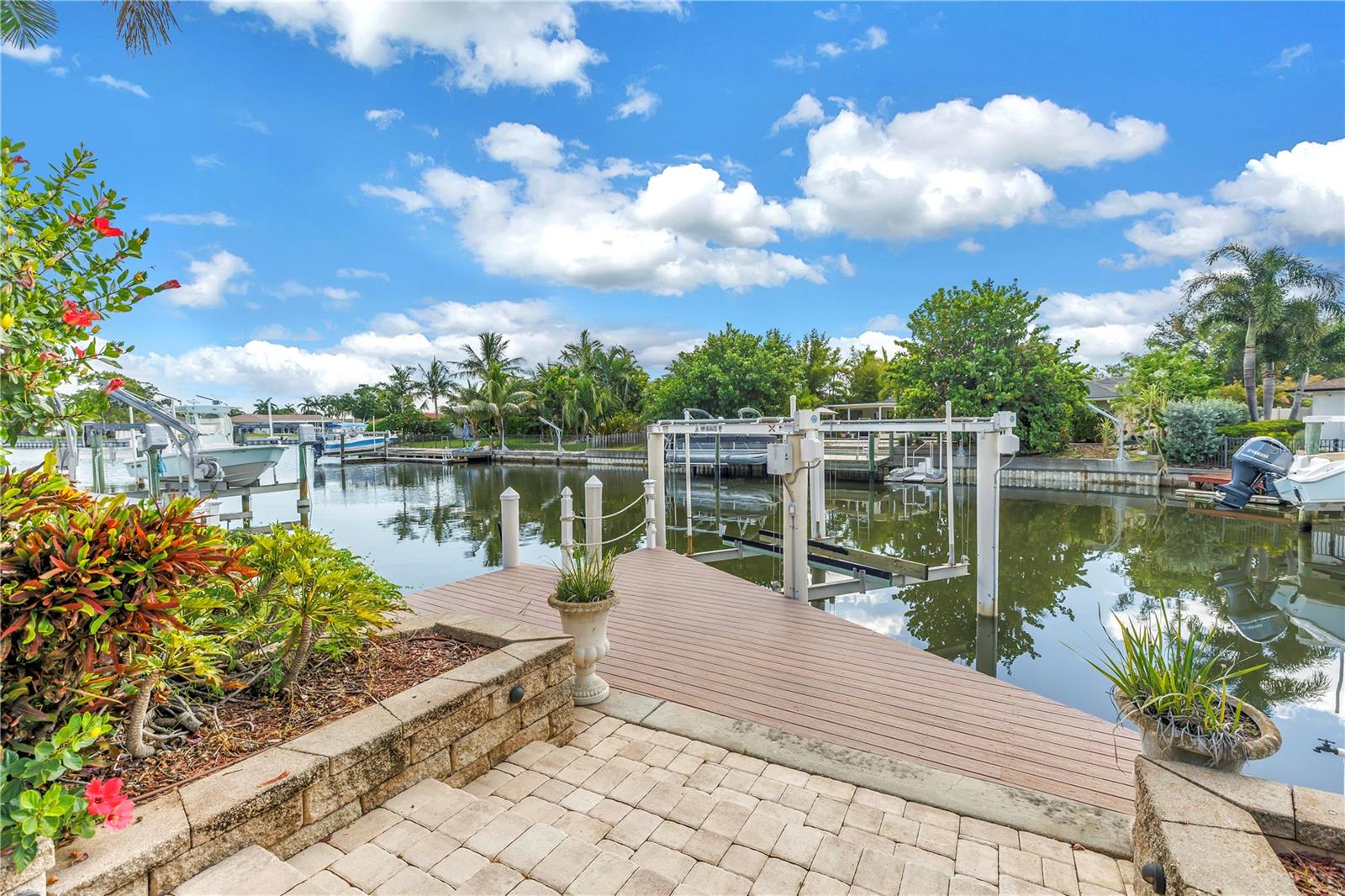 1820 TANGLEWOOD DR NE, ST PETERSBURG, FL — photo 45