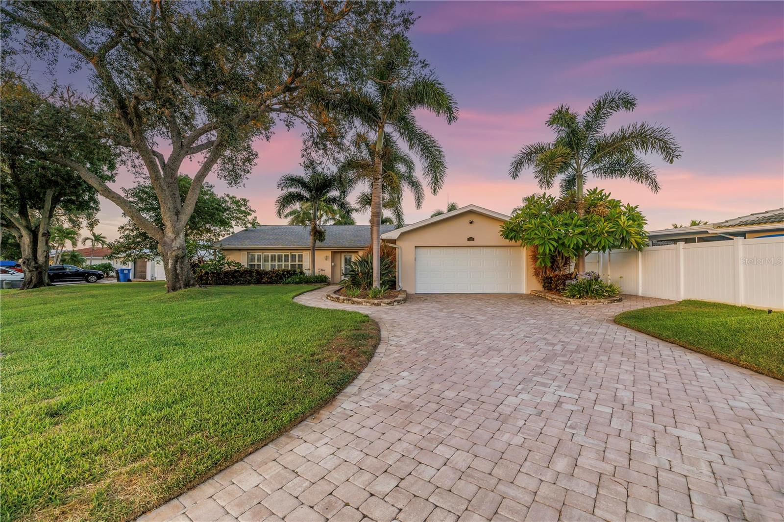 1820 TANGLEWOOD DR NE, ST PETERSBURG, FL — photo 52