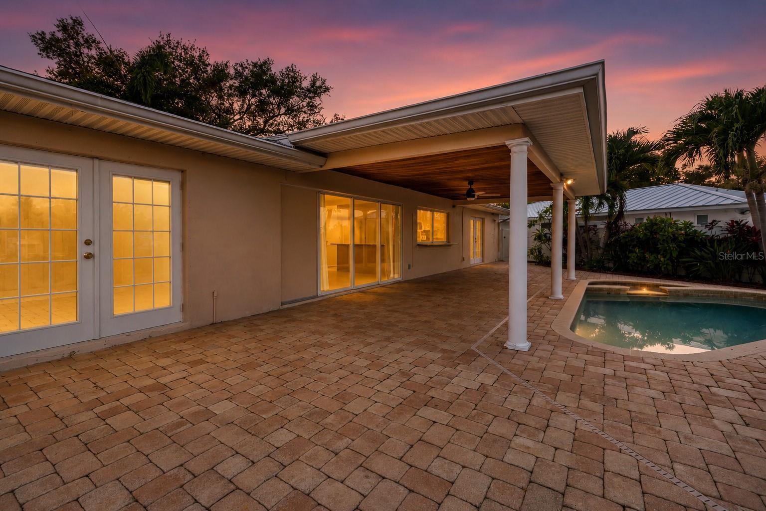 1820 TANGLEWOOD DR NE, ST PETERSBURG, FL — photo 2