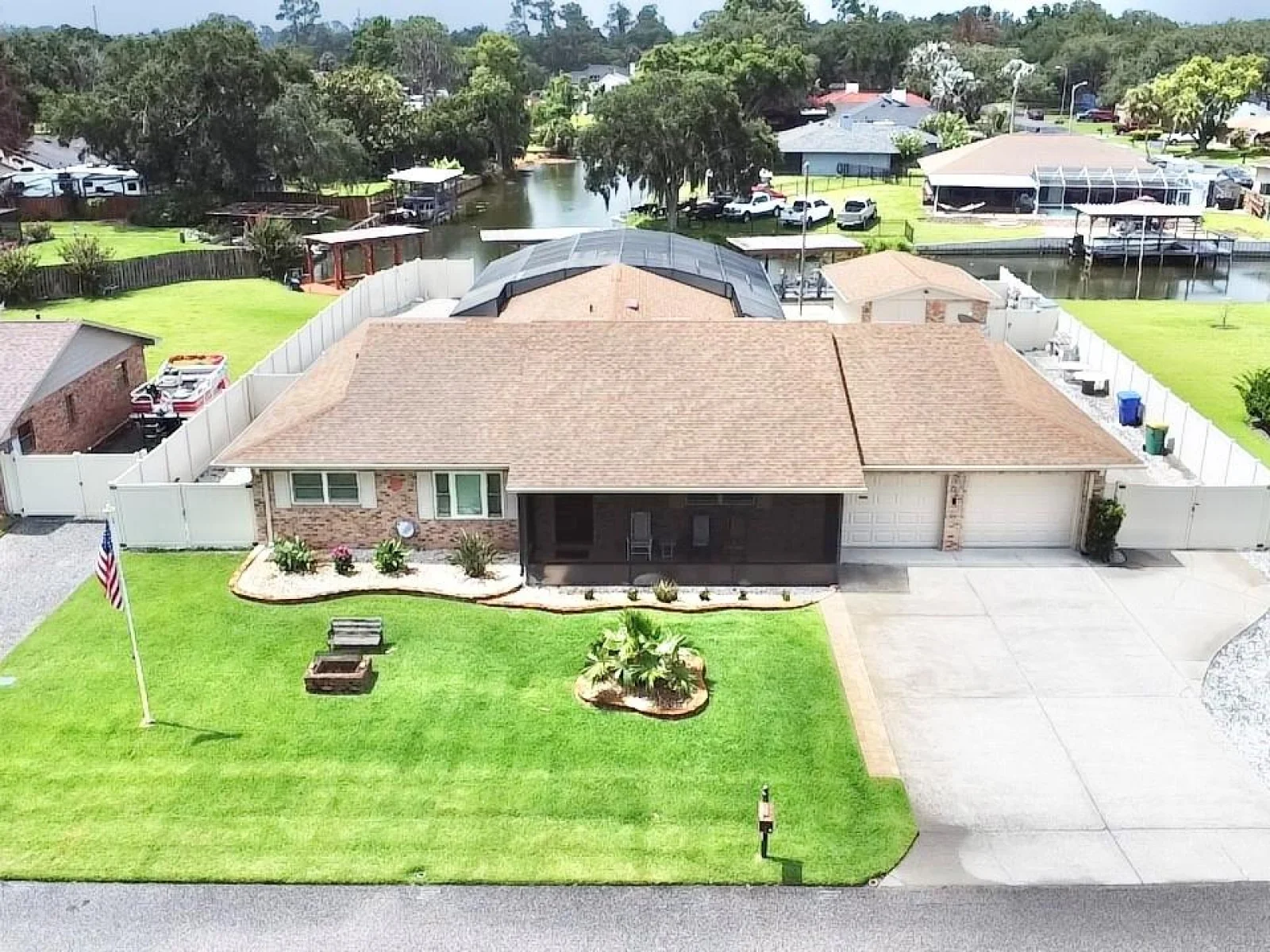 209 W DELAWARE ST, TAVARES, FL — photo 1