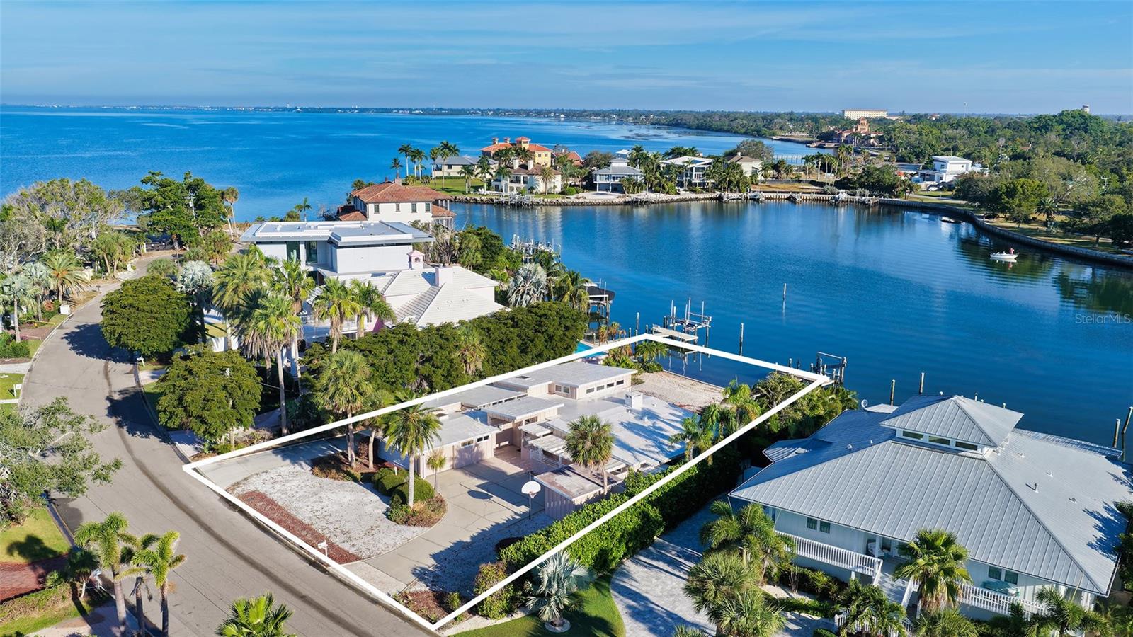 355 S SHORE DR, SARASOTA, FL
