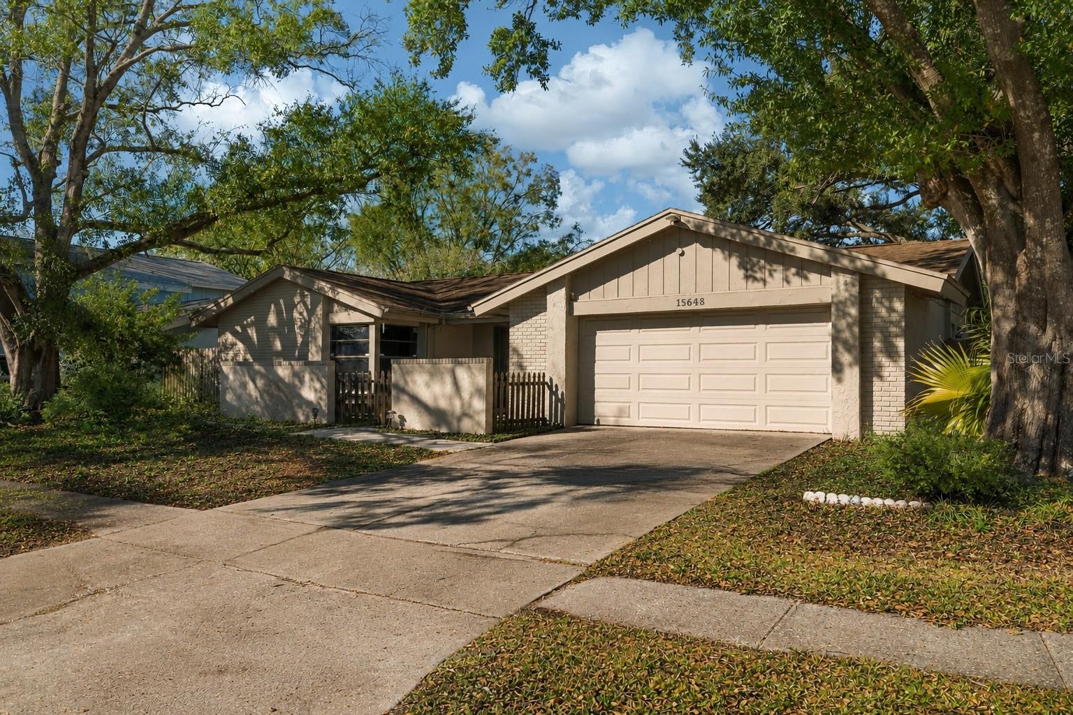 15648 BEAR CREEK DR, TAMPA, FL — photo 2