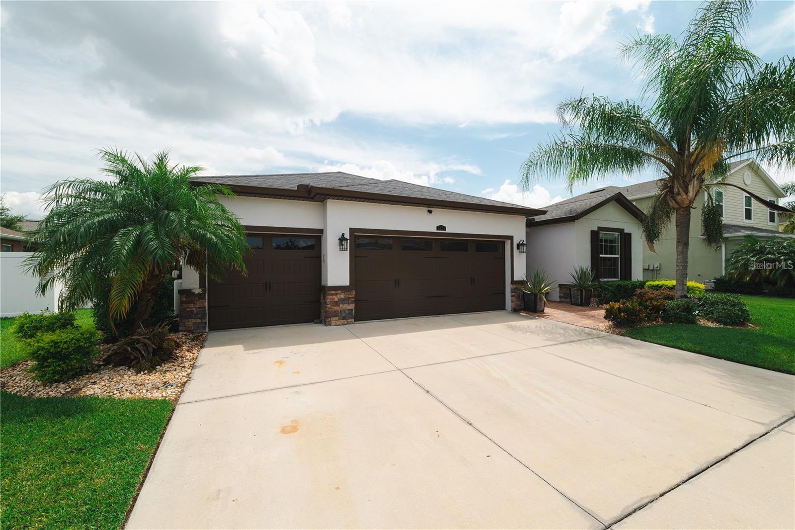 5635 FISHER GLEN LOOP, WESLEY CHAPEL, FL — photo 2