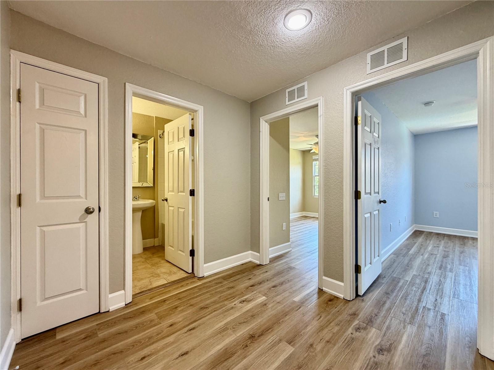 526 101ST AVE N, ST PETERSBURG, FL — photo 16