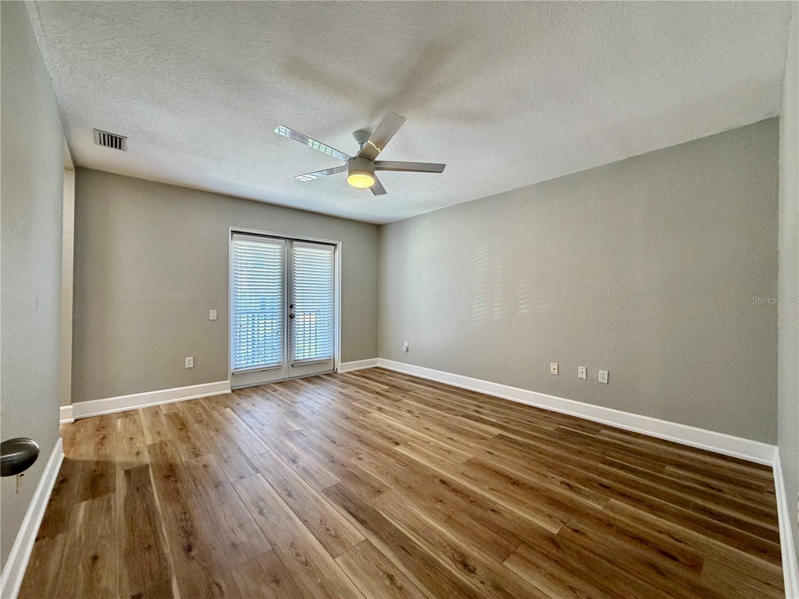 526 101ST AVE N, ST PETERSBURG, FL — photo 17