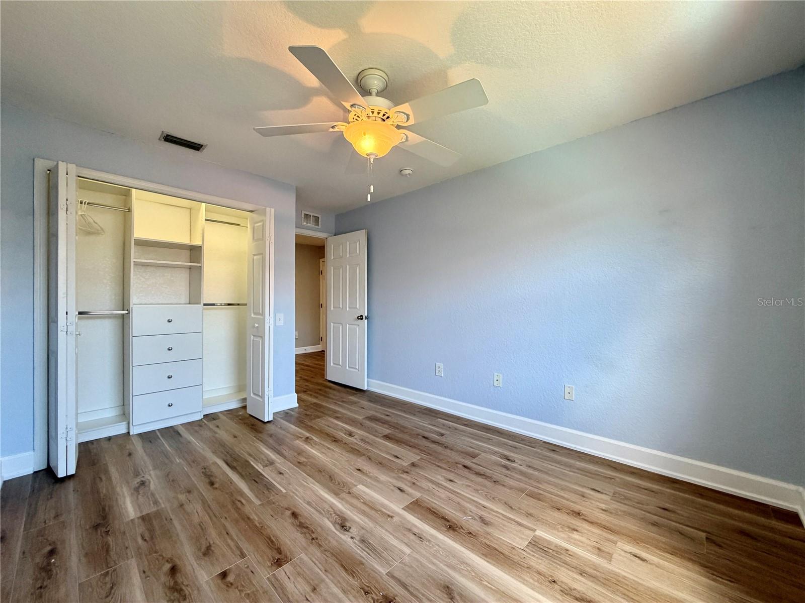 526 101ST AVE N, ST PETERSBURG, FL — photo 24