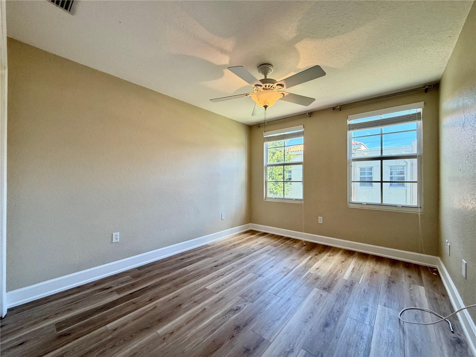 526 101ST AVE N, ST PETERSBURG, FL — photo 25