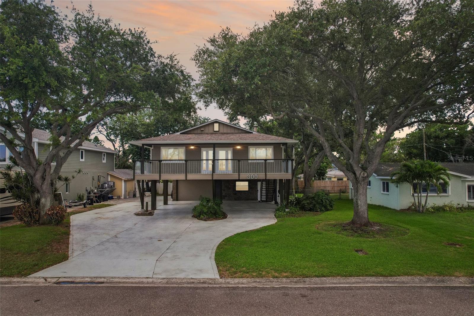 300 90TH AVE NE, ST PETERSBURG, FL