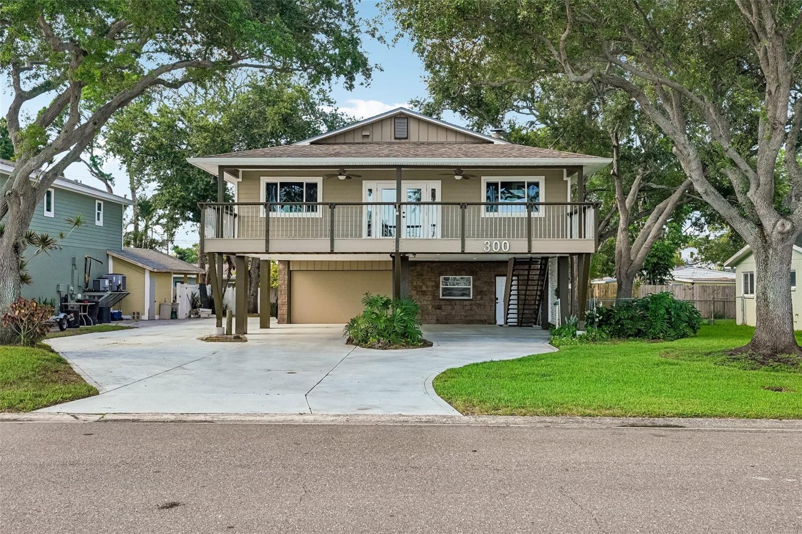 300 90TH AVE NE, ST PETERSBURG, FL — photo 4