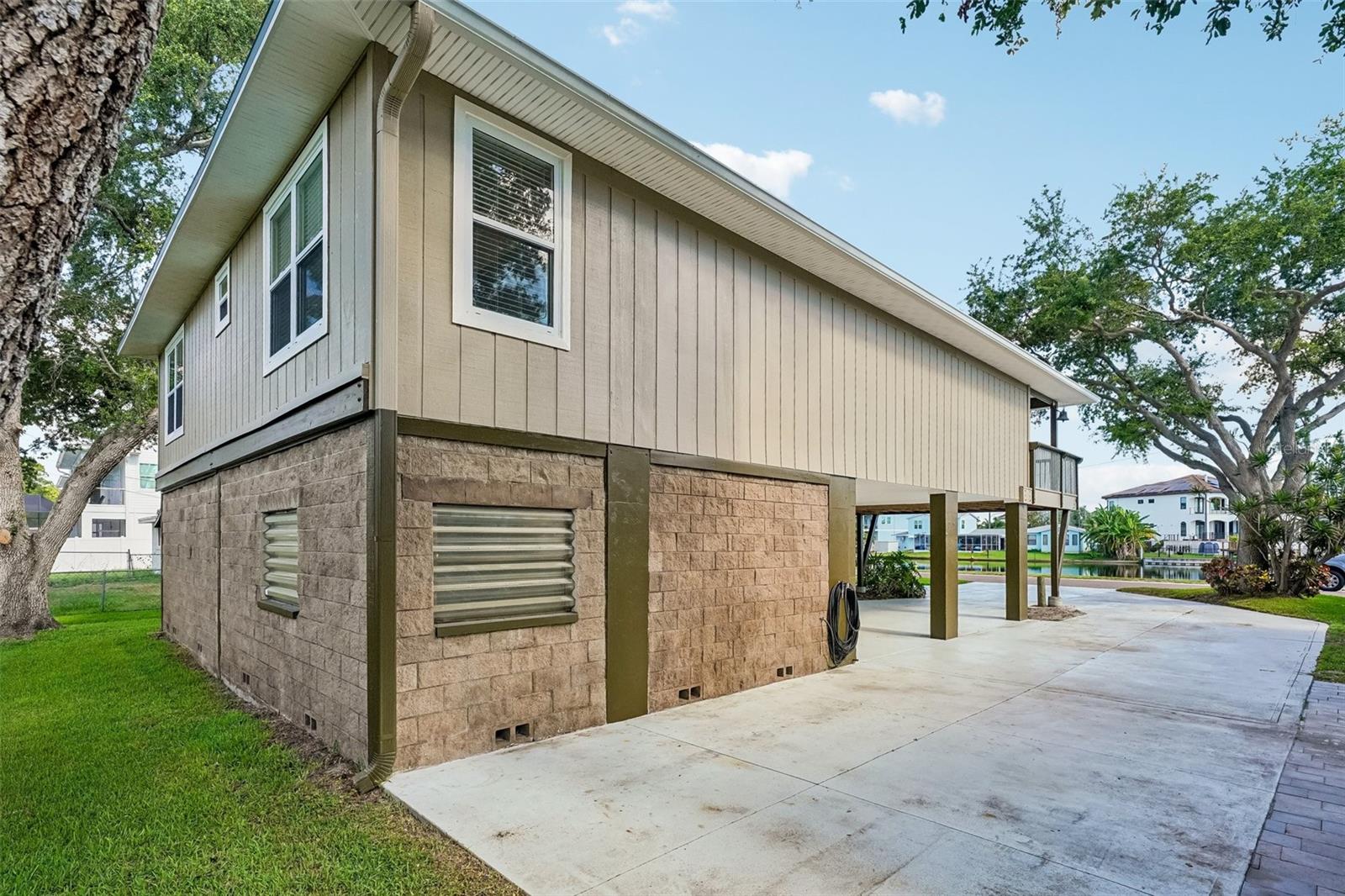 300 90TH AVE NE, ST PETERSBURG, FL — photo 5
