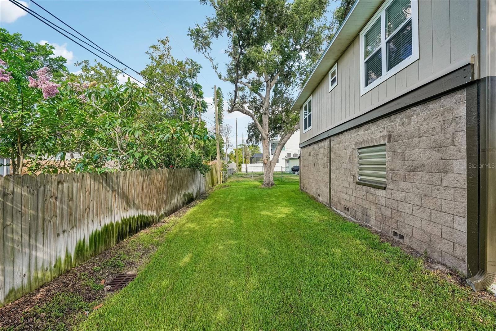 300 90TH AVE NE, ST PETERSBURG, FL — photo 7