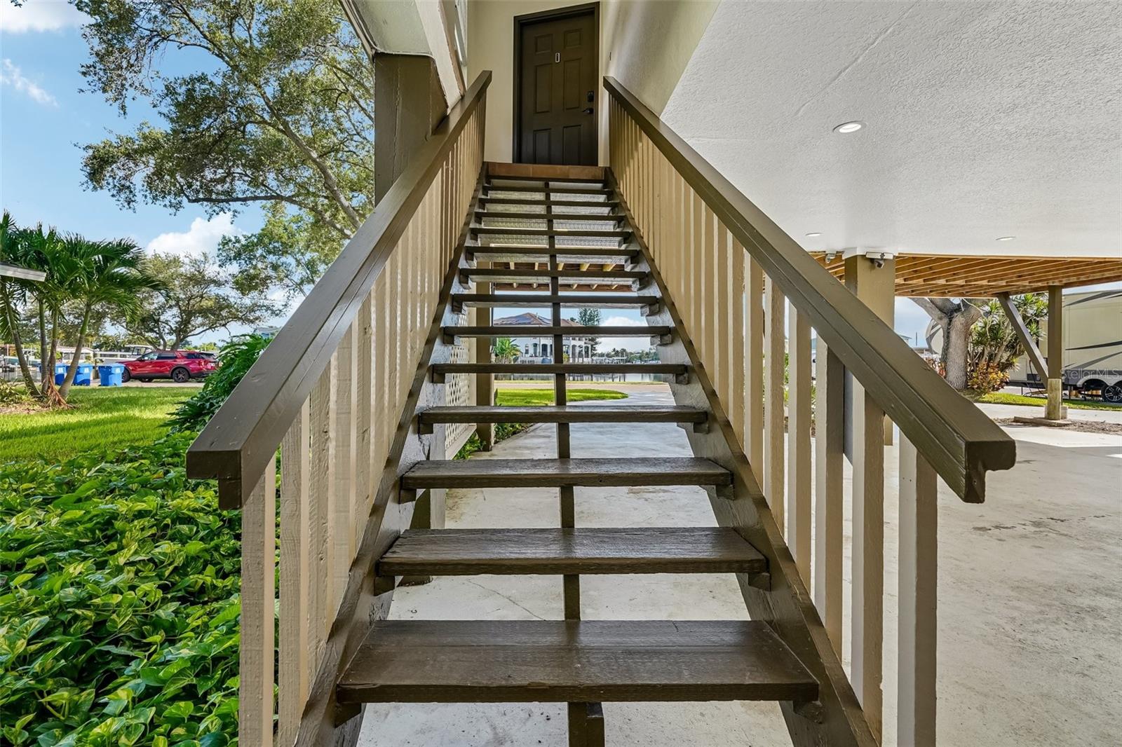 300 90TH AVE NE, ST PETERSBURG, FL — photo 9