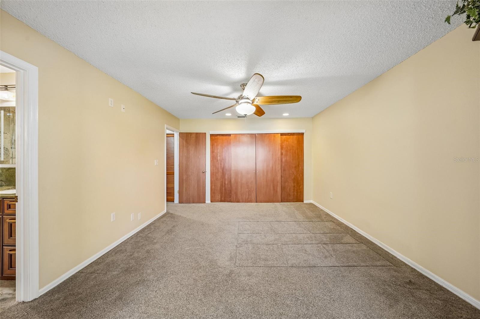 300 90TH AVE NE, ST PETERSBURG, FL — photo 17