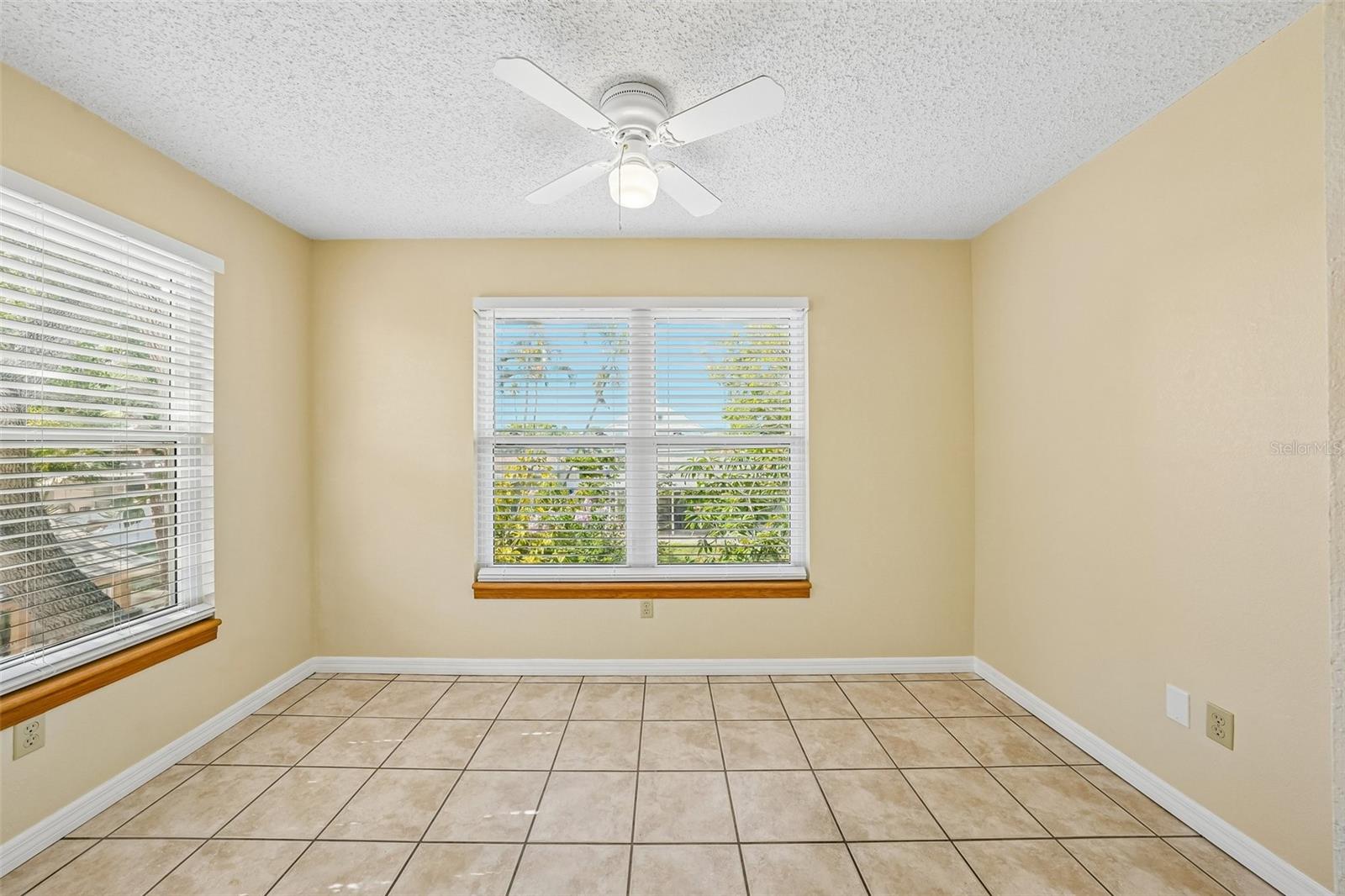 300 90TH AVE NE, ST PETERSBURG, FL — photo 18