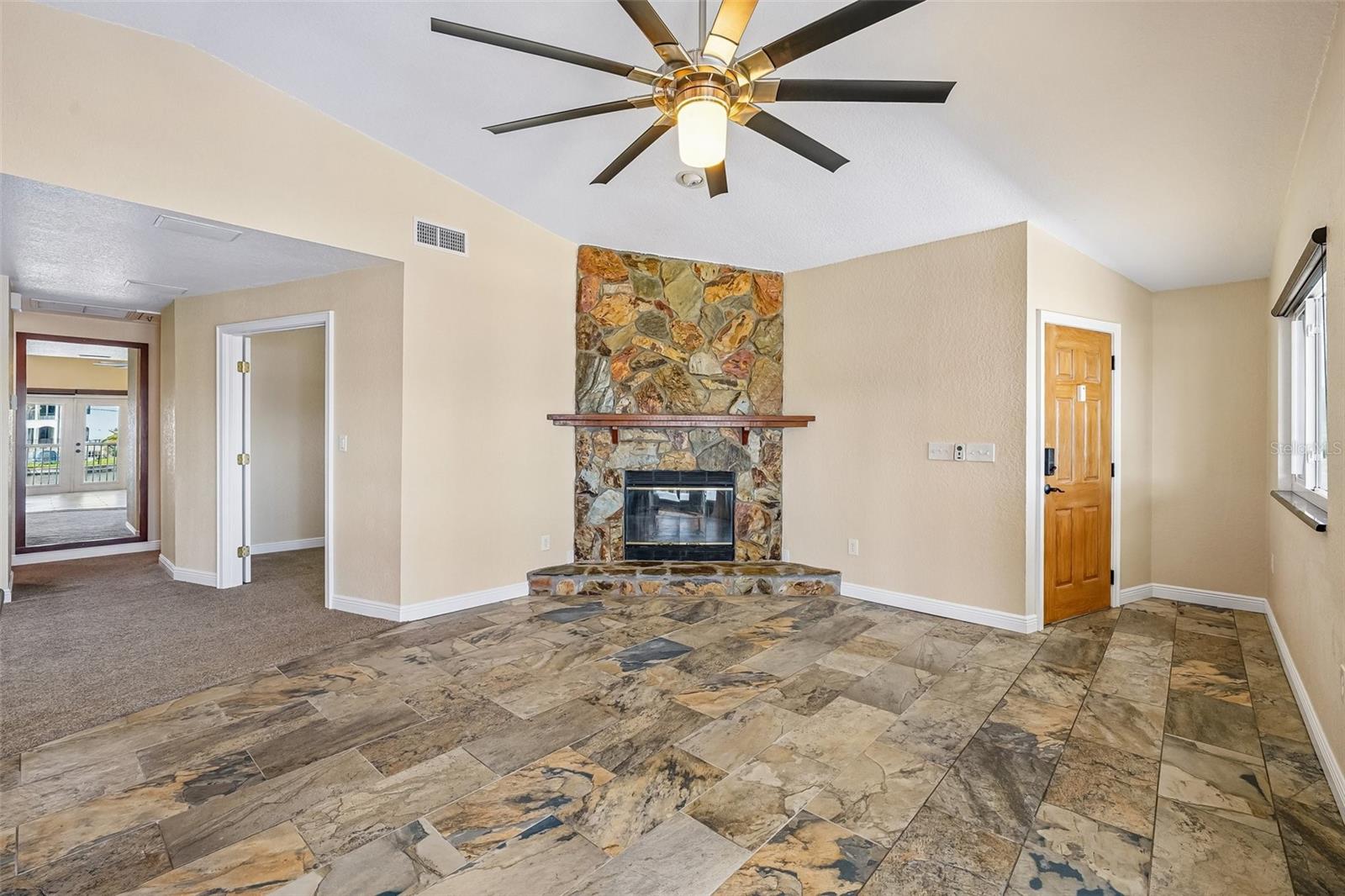 300 90TH AVE NE, ST PETERSBURG, FL — photo 21