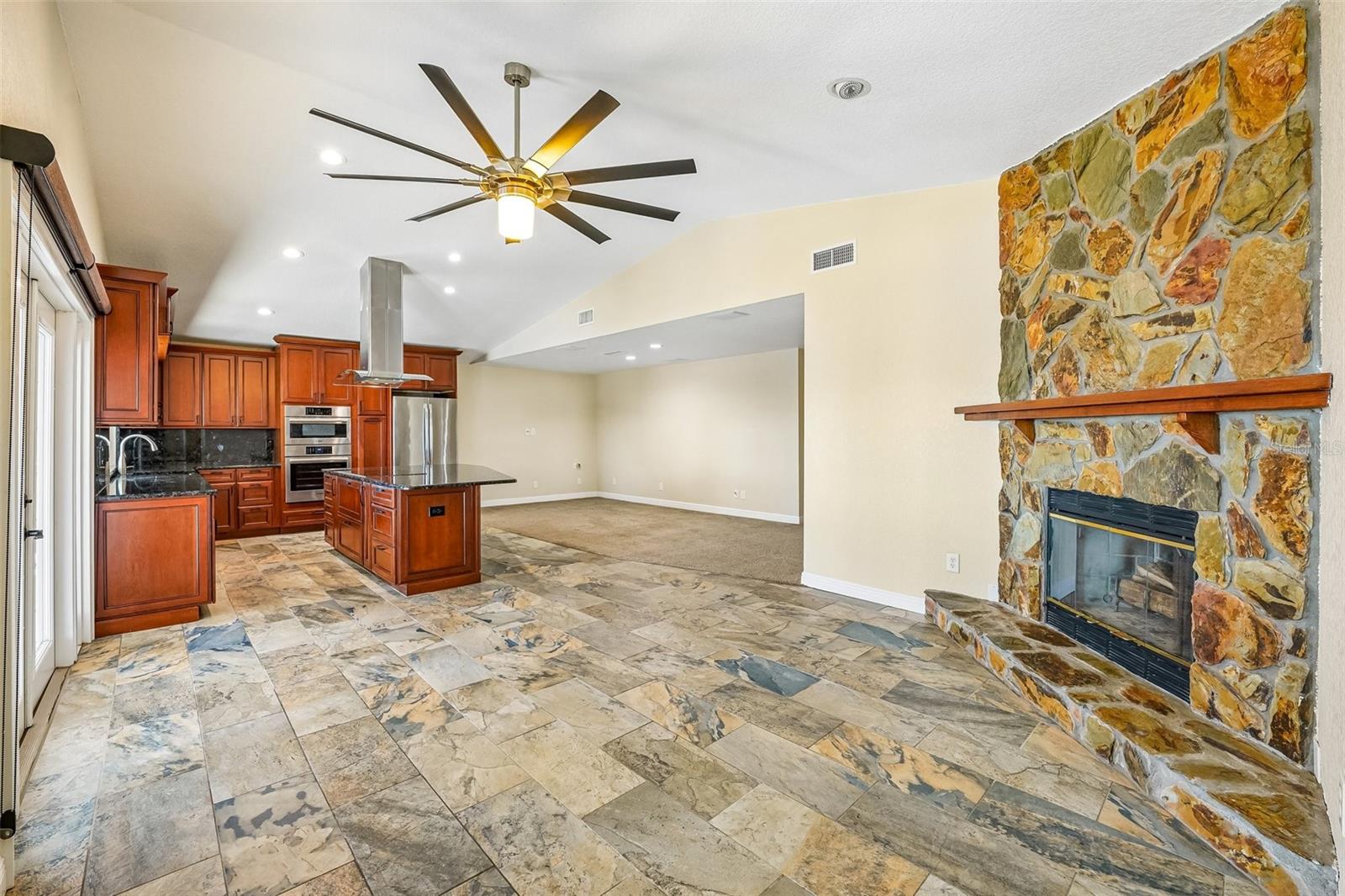 300 90TH AVE NE, ST PETERSBURG, FL — photo 22