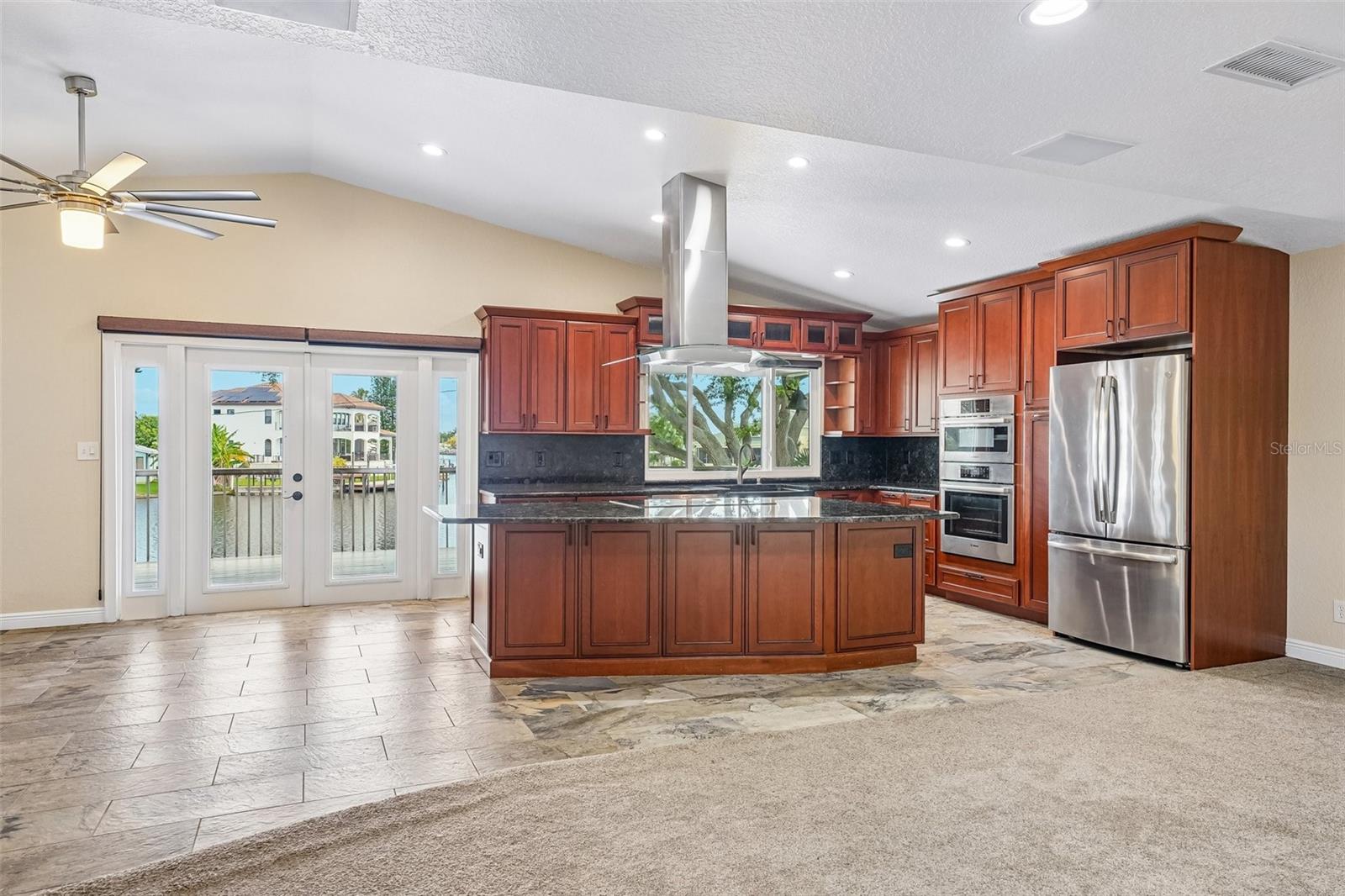 300 90TH AVE NE, ST PETERSBURG, FL — photo 25