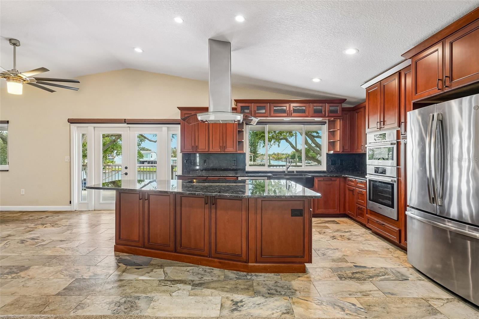 300 90TH AVE NE, ST PETERSBURG, FL — photo 26