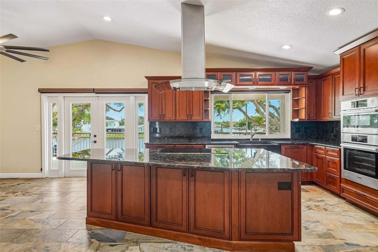 300 90TH AVE NE, ST PETERSBURG, FL — photo 27