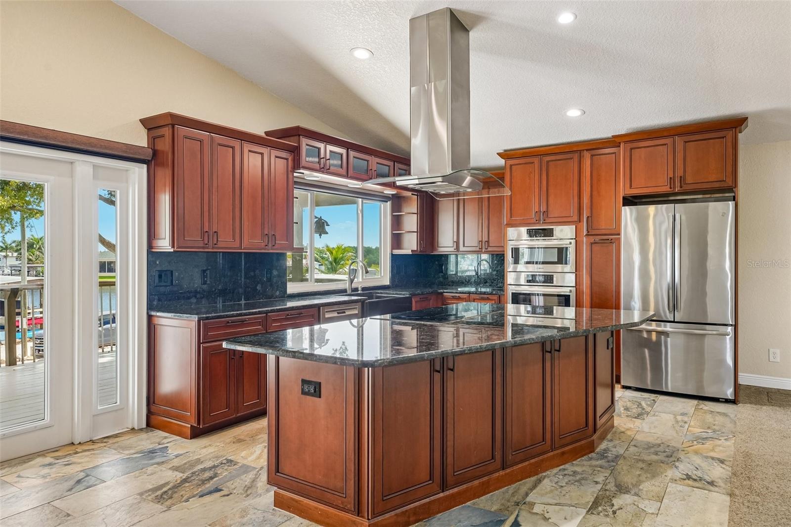 300 90TH AVE NE, ST PETERSBURG, FL — photo 28