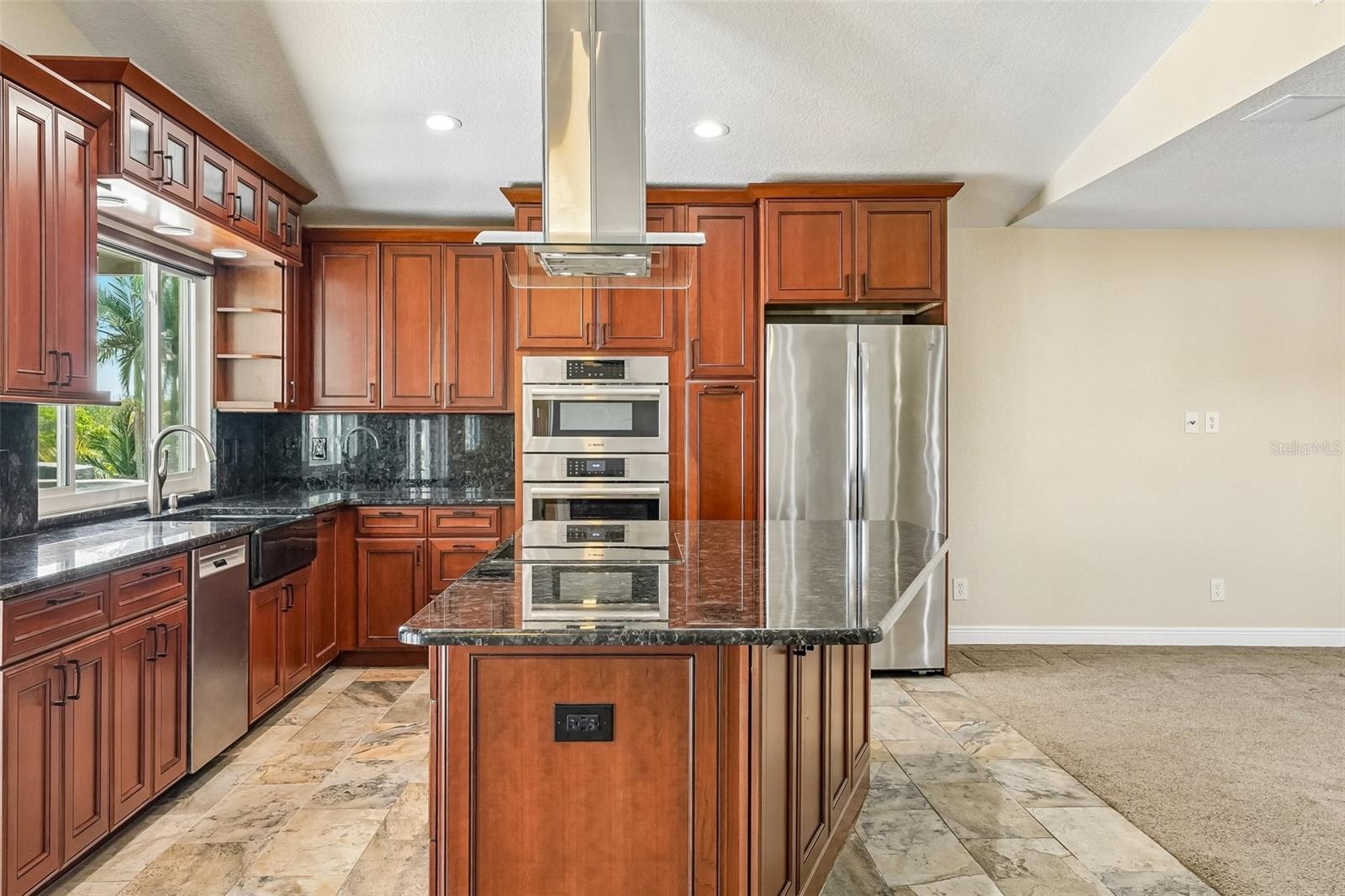 300 90TH AVE NE, ST PETERSBURG, FL — photo 29