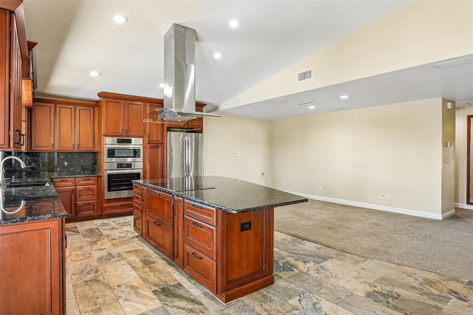 300 90TH AVE NE, ST PETERSBURG, FL — photo 30