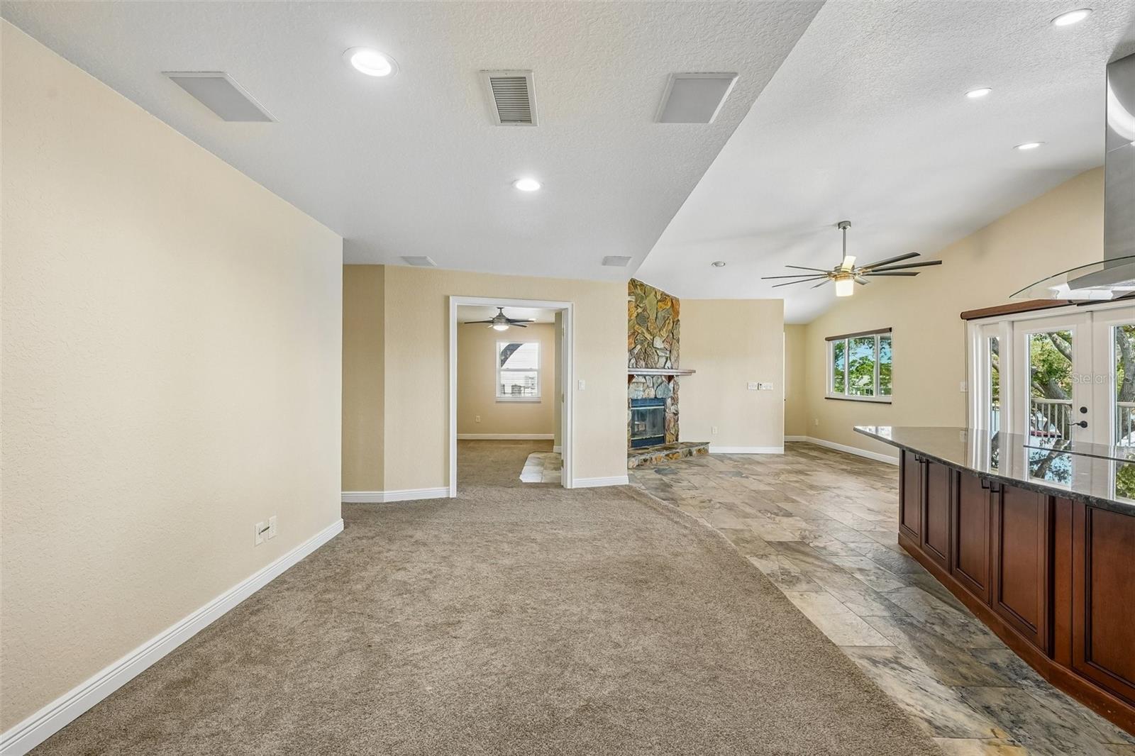 300 90TH AVE NE, ST PETERSBURG, FL — photo 32