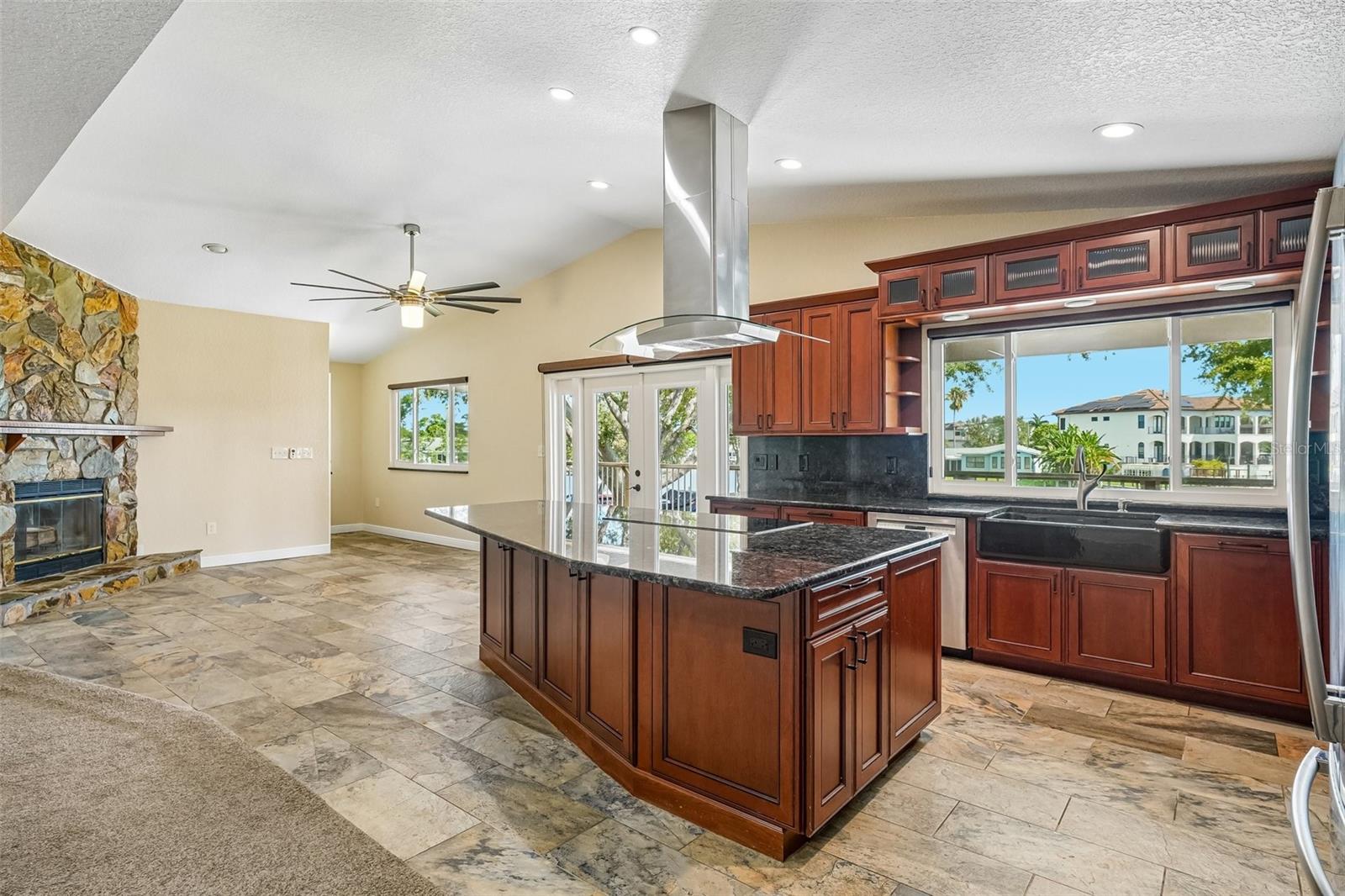 300 90TH AVE NE, ST PETERSBURG, FL — photo 33