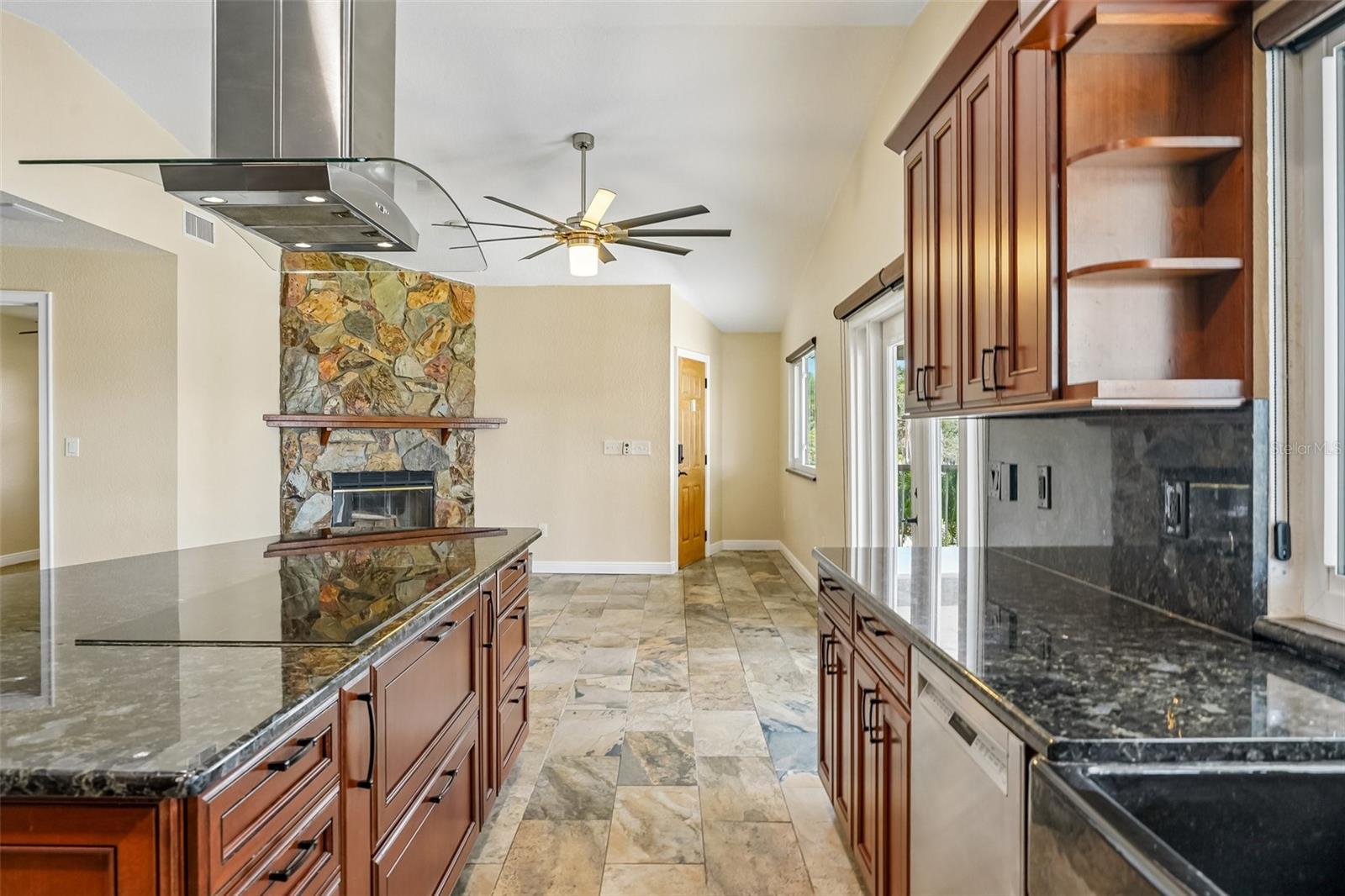 300 90TH AVE NE, ST PETERSBURG, FL — photo 34
