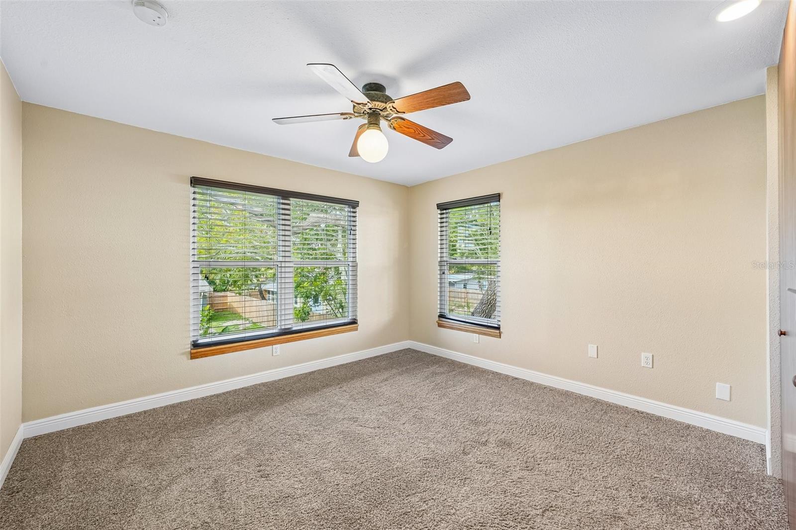 300 90TH AVE NE, ST PETERSBURG, FL — photo 35