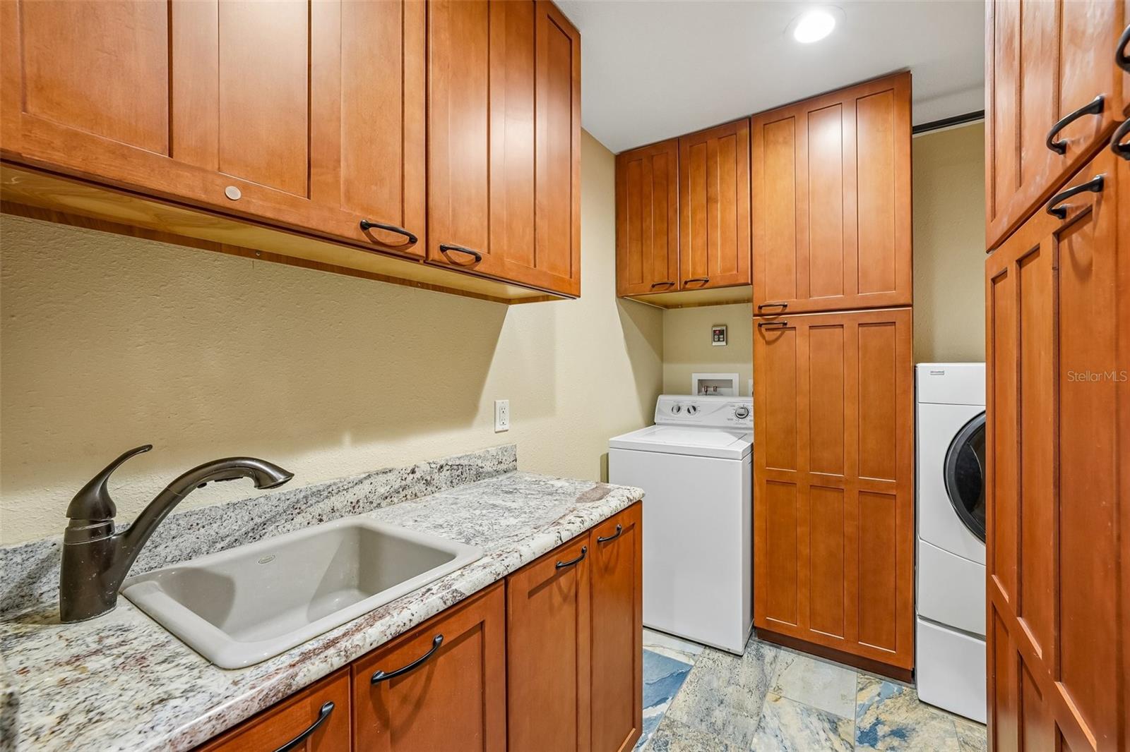300 90TH AVE NE, ST PETERSBURG, FL — photo 43